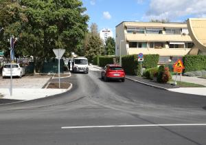 Foto3 Prenova ceste na uvozu na tržni prostor Domžale – v septembru smo pričeli z izdelavo manjkajočega hodnika za pešce na uvozu na tržni prostor Domžale.